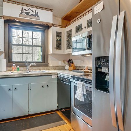 Charming Cabin With Fire Pit And Decks About 7 Mi To Helen Sautee Nacoochee Eksteriør billede