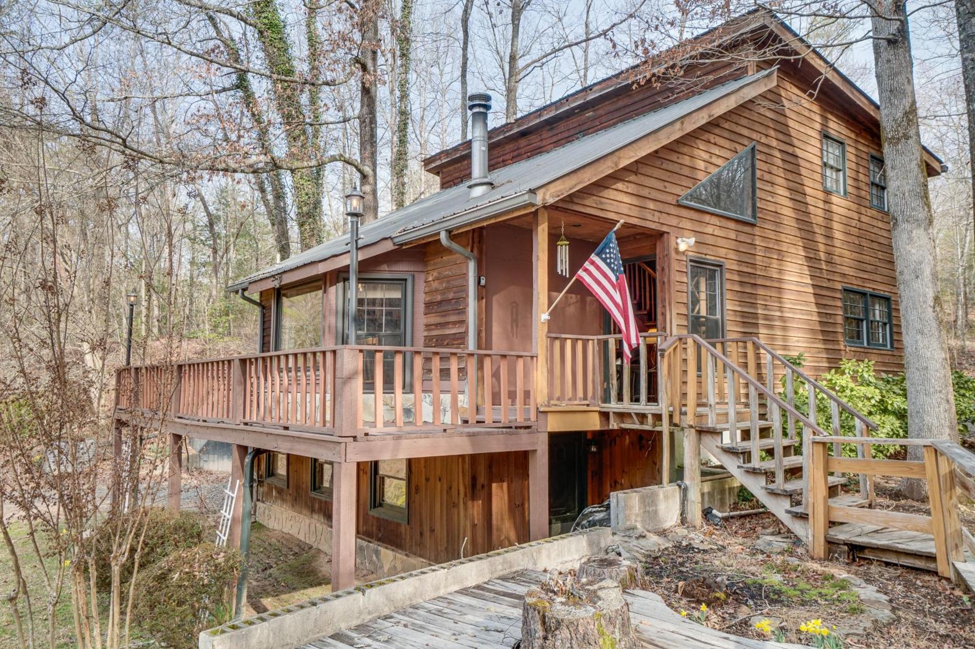 Charming Cabin With Fire Pit And Decks About 7 Mi To Helen Sautee Nacoochee Eksteriør billede