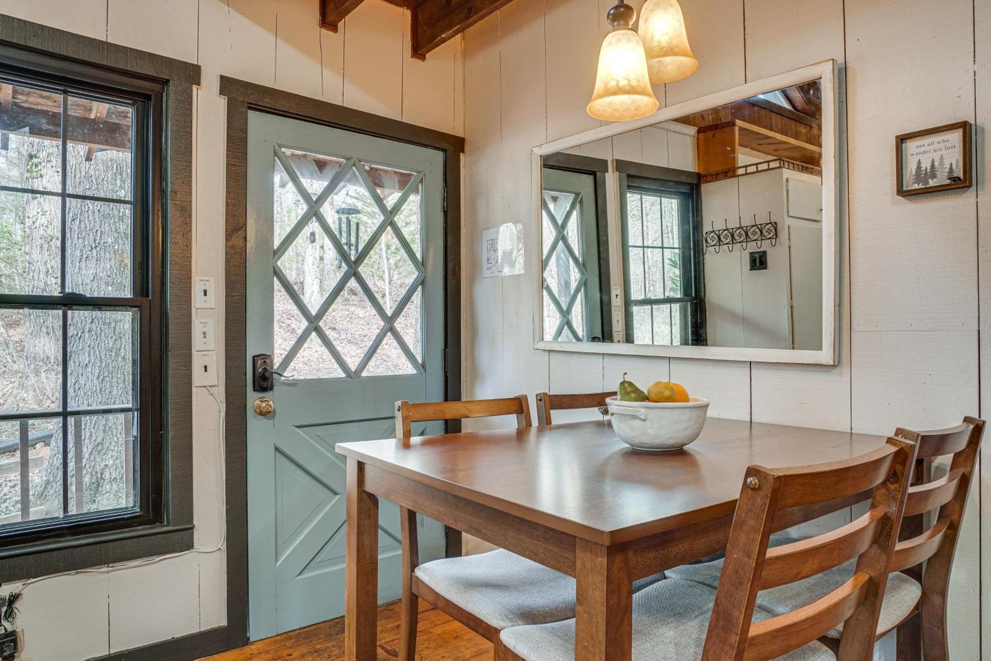 Charming Cabin With Fire Pit And Decks About 7 Mi To Helen Sautee Nacoochee Eksteriør billede