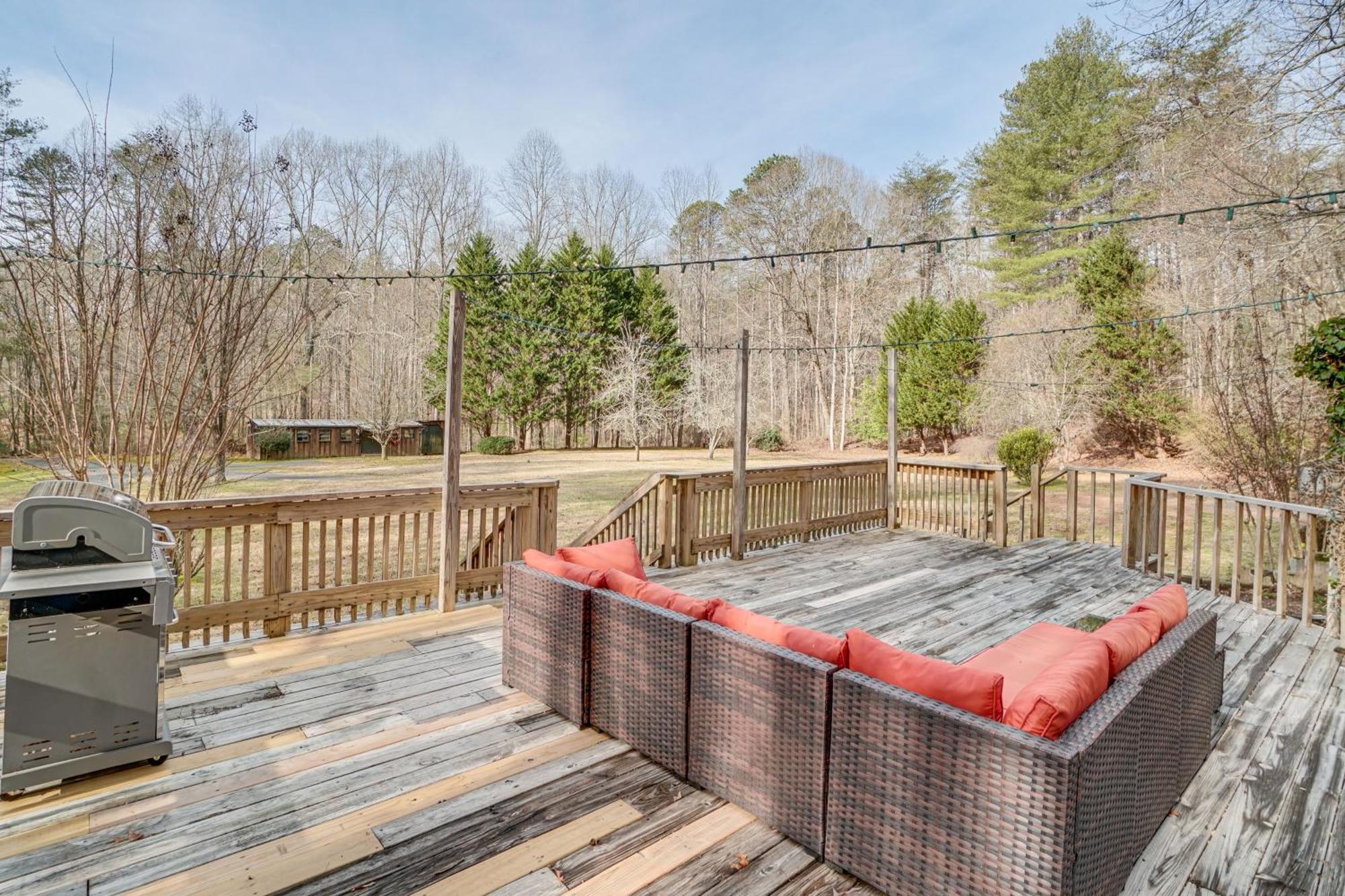Charming Cabin With Fire Pit And Decks About 7 Mi To Helen Sautee Nacoochee Eksteriør billede