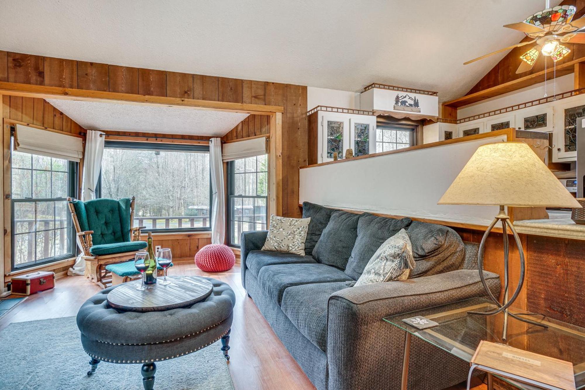 Charming Cabin With Fire Pit And Decks About 7 Mi To Helen Sautee Nacoochee Eksteriør billede