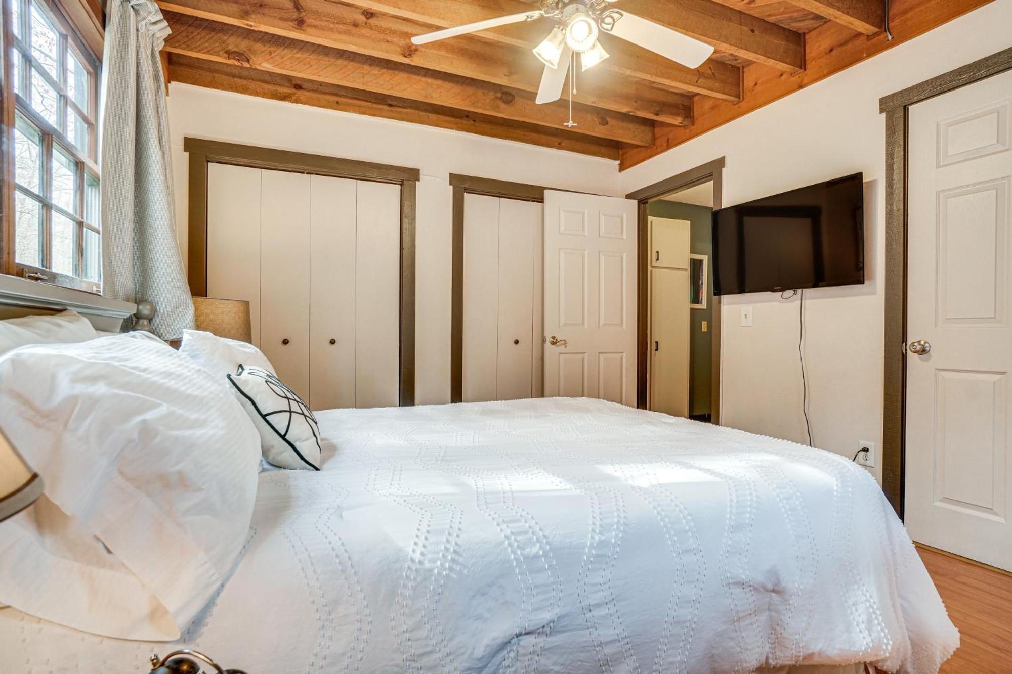 Charming Cabin With Fire Pit And Decks About 7 Mi To Helen Sautee Nacoochee Eksteriør billede