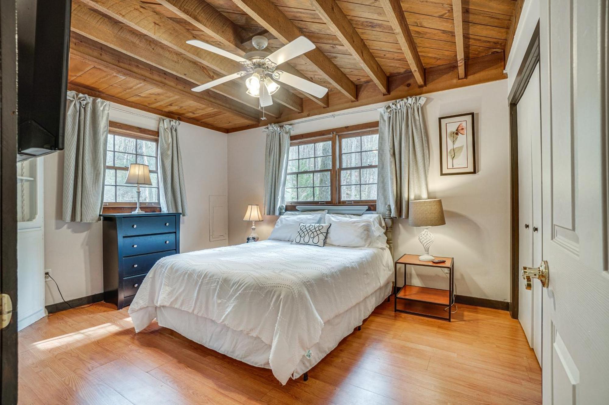 Charming Cabin With Fire Pit And Decks About 7 Mi To Helen Sautee Nacoochee Eksteriør billede