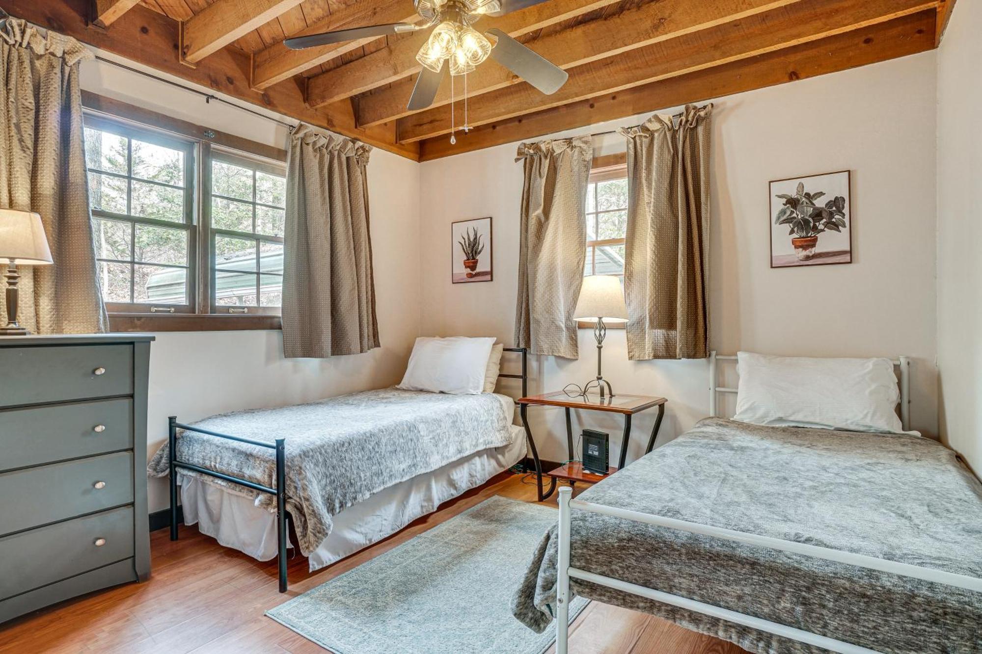 Charming Cabin With Fire Pit And Decks About 7 Mi To Helen Sautee Nacoochee Eksteriør billede