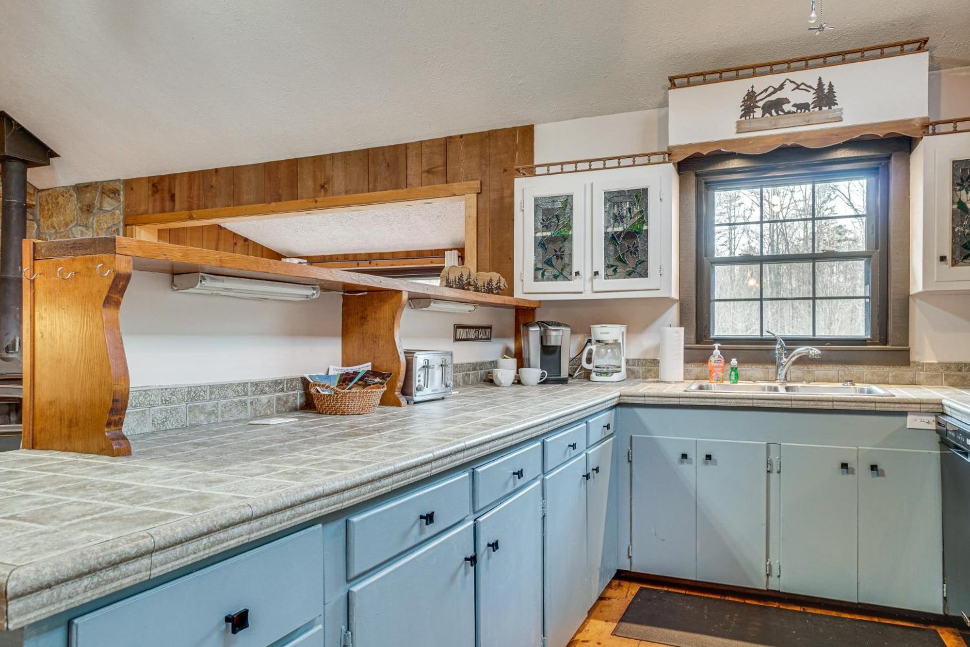 Charming Cabin With Fire Pit And Decks About 7 Mi To Helen Sautee Nacoochee Eksteriør billede