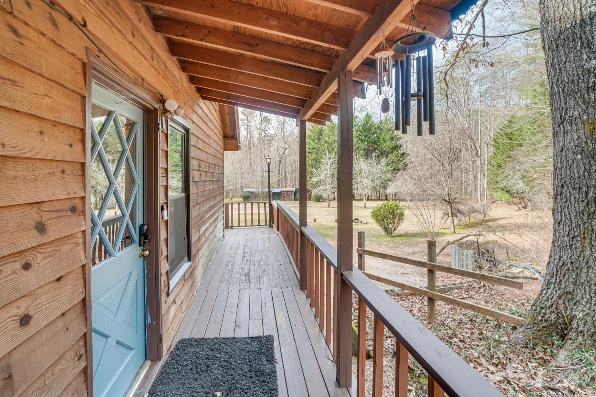 Charming Cabin With Fire Pit And Decks About 7 Mi To Helen Sautee Nacoochee Eksteriør billede