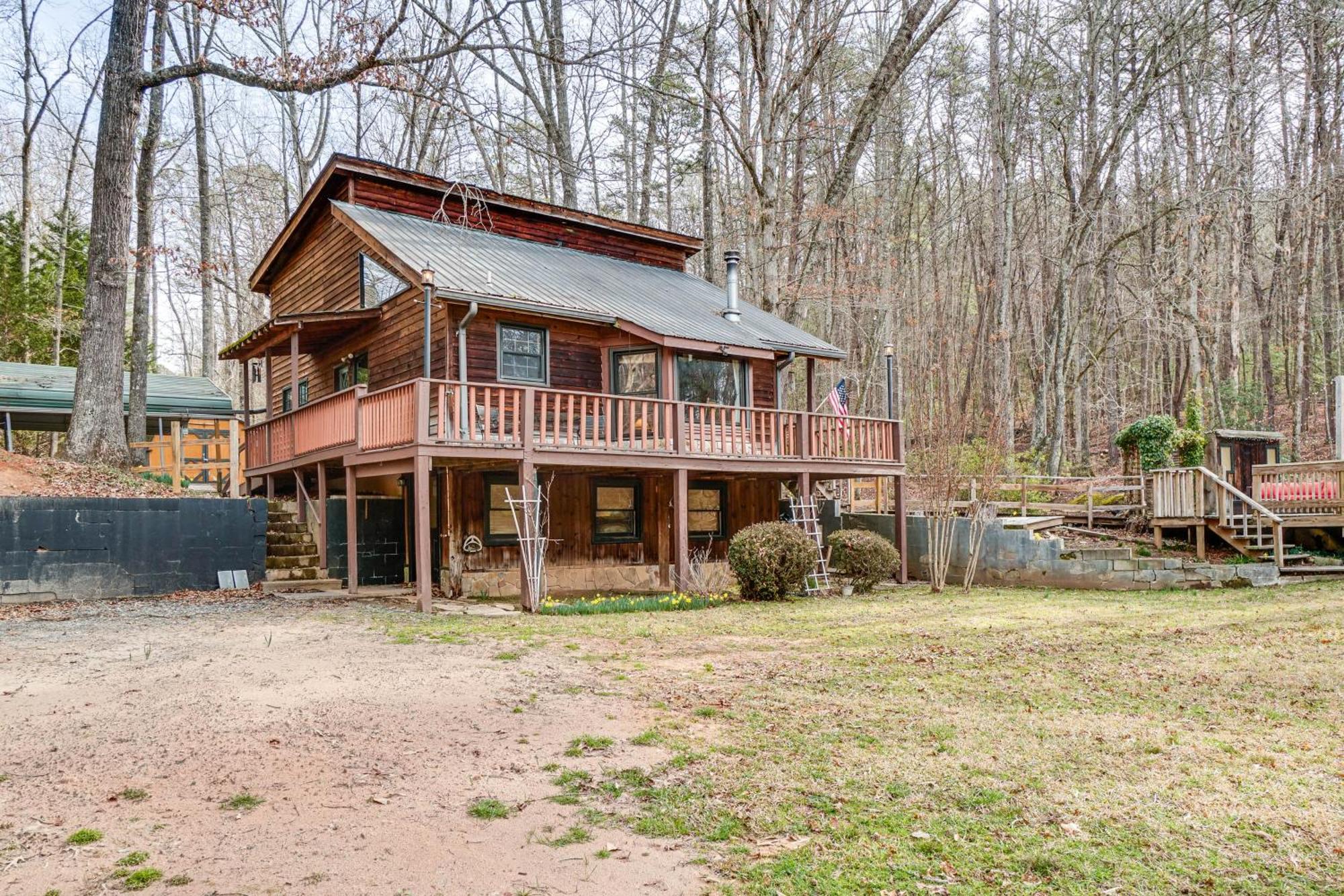 Charming Cabin With Fire Pit And Decks About 7 Mi To Helen Sautee Nacoochee Eksteriør billede