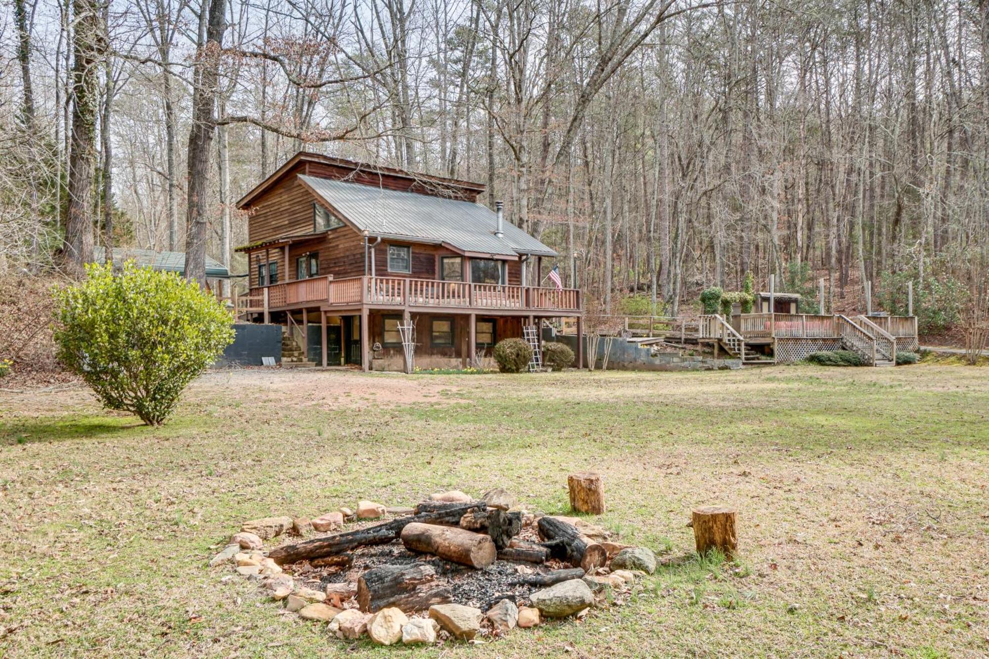 Charming Cabin With Fire Pit And Decks About 7 Mi To Helen Sautee Nacoochee Eksteriør billede